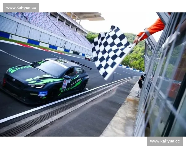 不止是速度!赛车运动中的英雄主义,泪洒颁奖台的背后 不止是速度!赛车运动中的英雄主义,泪洒颁奖台的背后